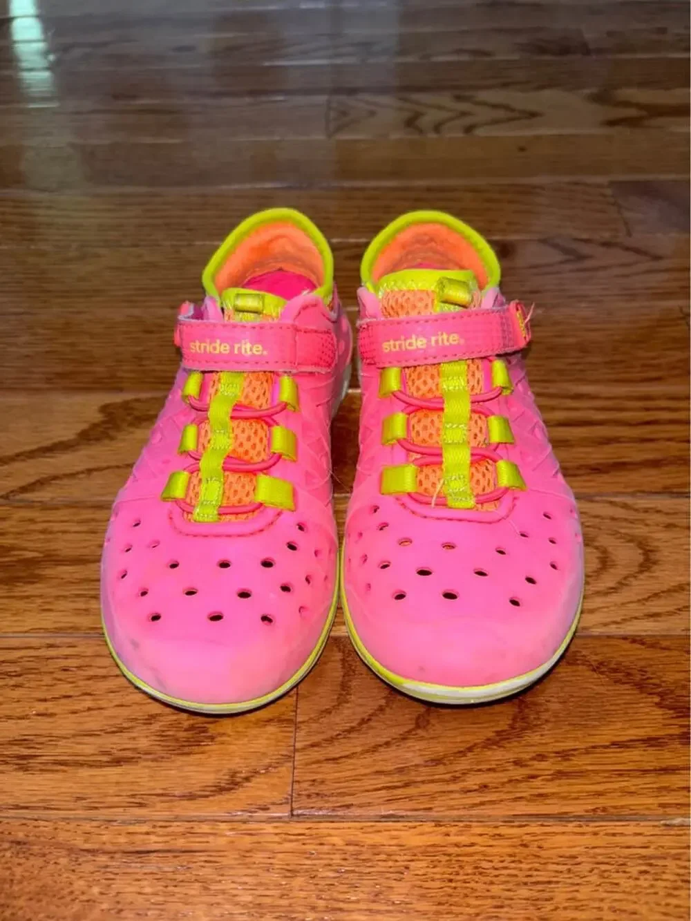 Stride Rite Girl’s 10 Pink Water Proof Sneakers Made 2 Play